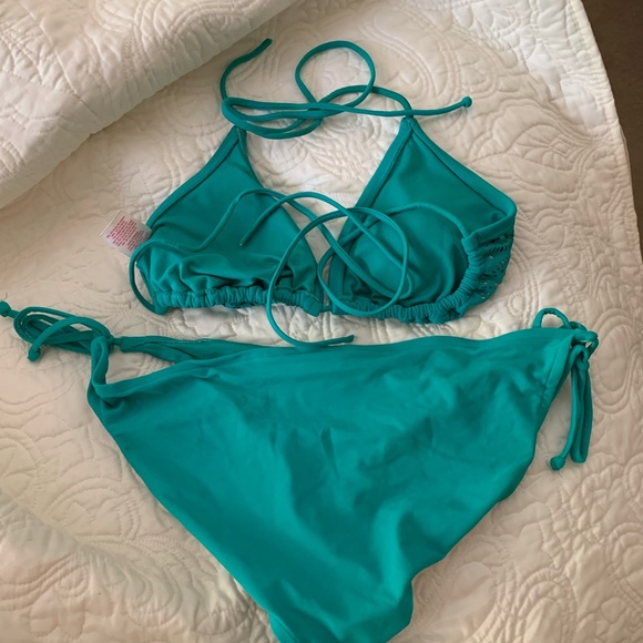 Bikini - Picture 2 of 3